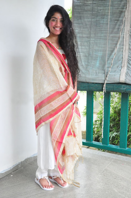 Sai Pallavi Latest Cute Pics In White Dress 5